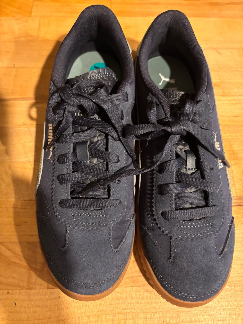 Puma Unisex Navy Suede Sneakers with Gum Outsole- women’s
 9/‘Mens 7.5